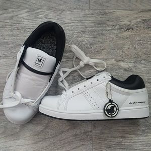 DVS shoe Company Tennis